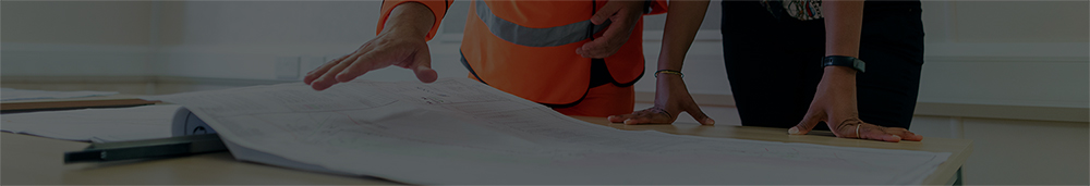 Imagem de uma pessoa mexendo no computador