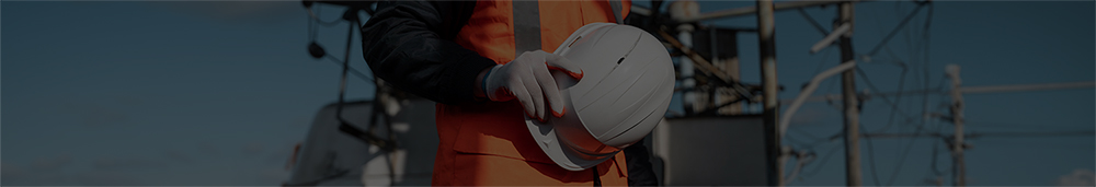 Imagem de uma pessoa mexendo no computador